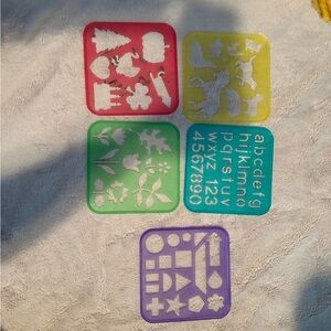 Tupperware tracing stencils